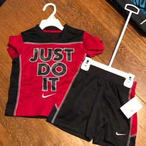 Nike Toddlers 2T Outfit